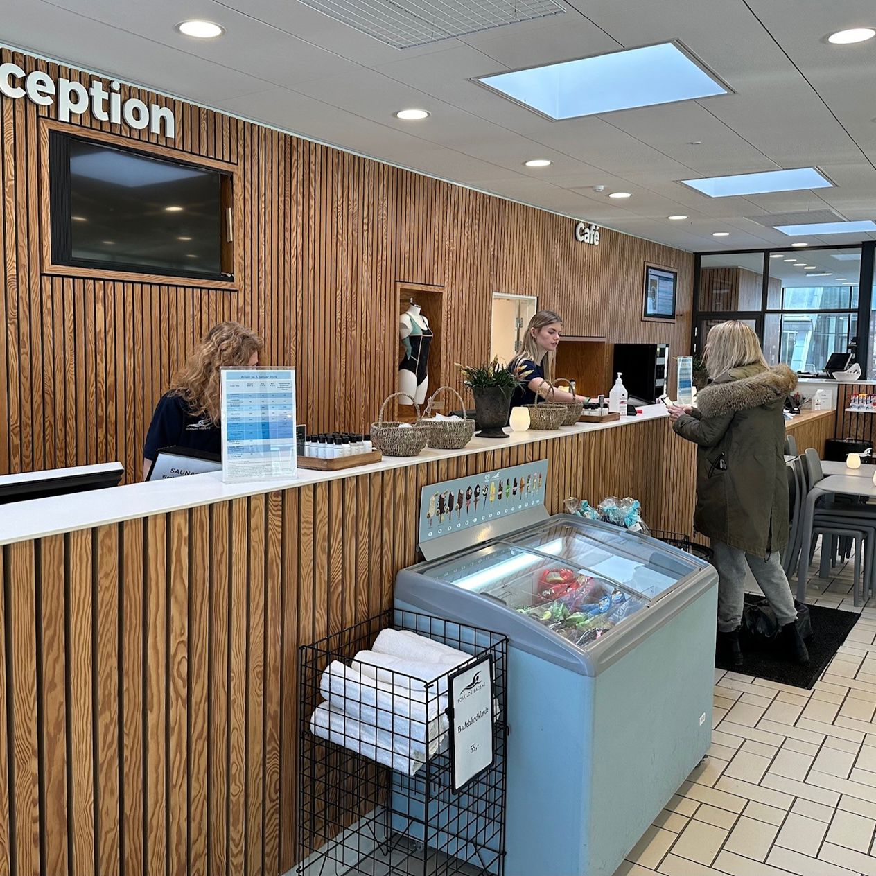 Cafe og reception i Roskilde Badet