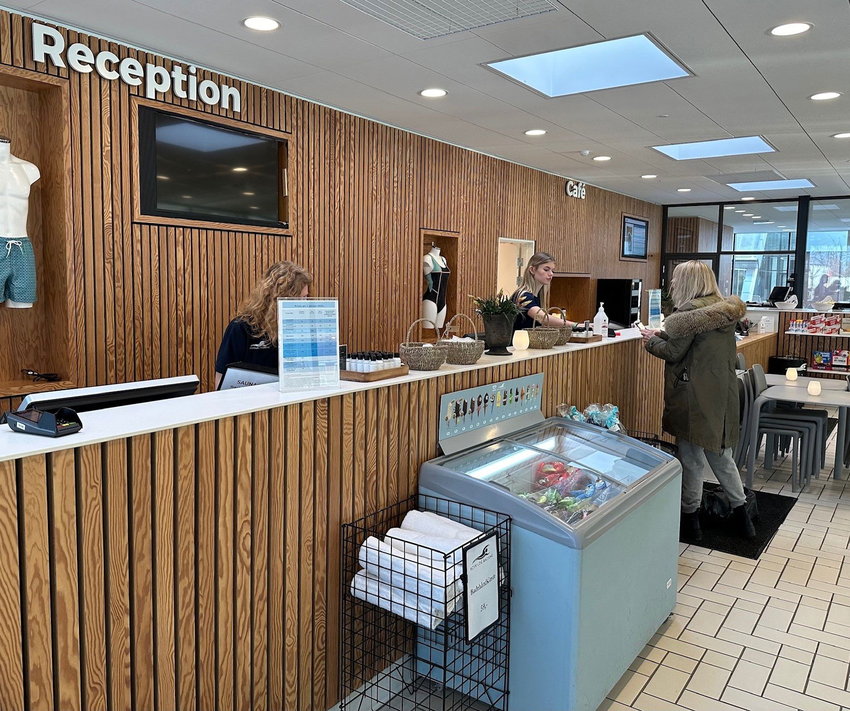 Cafe og reception i Roskilde Badet