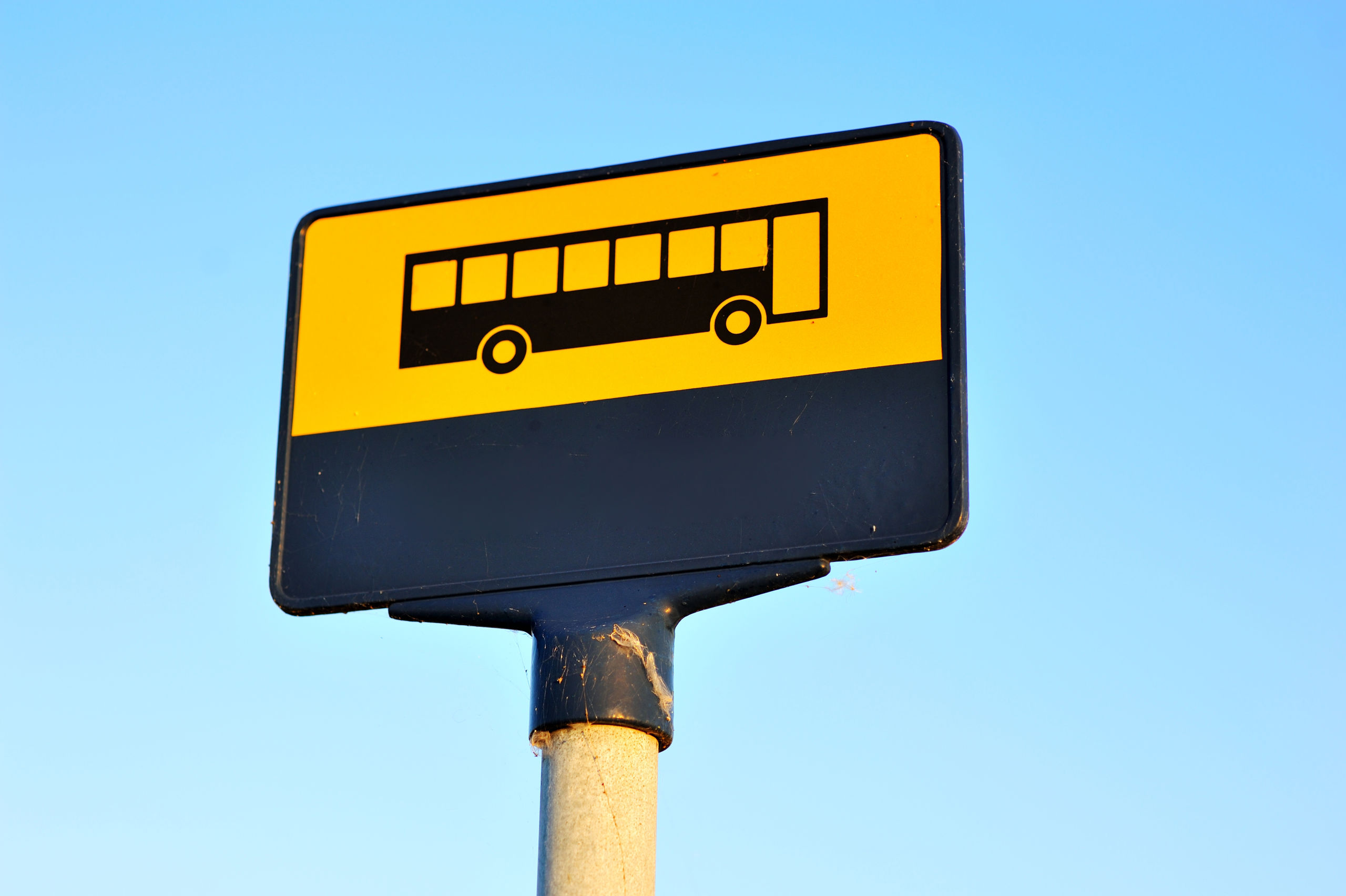 Find busser, der tager dig til svømmehallen